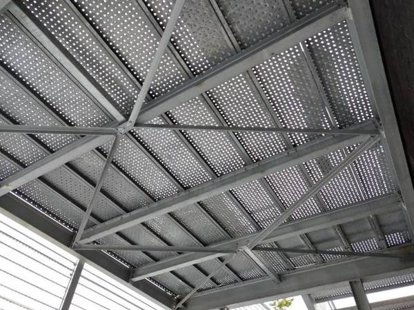 Fussgangerbrucke Industriefussboden safety grids