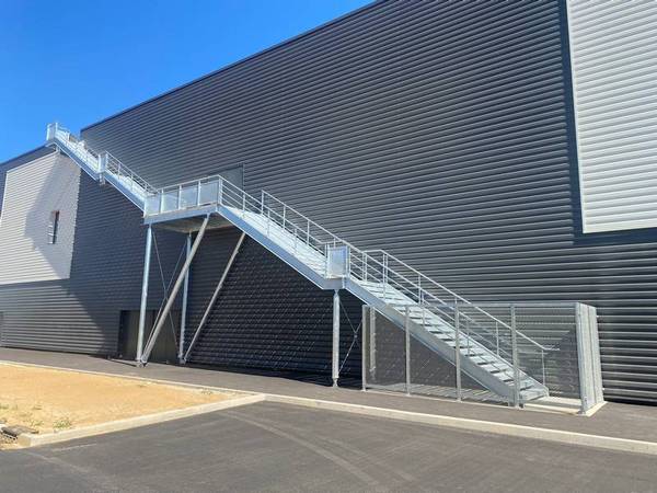 Stair Tread – Safety grid stair treads: