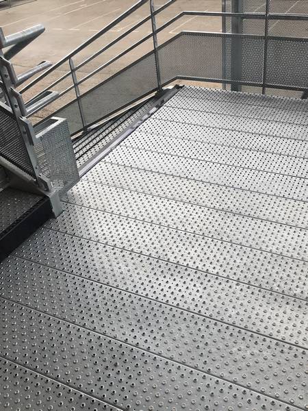 Grating for Industrial Floors and Industrial Flooring – 2. Safety Grilles for Industrial Floors and Platforms