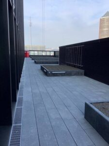 Gutter with grating, ideal for water drainage