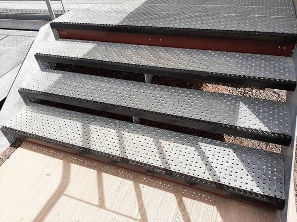 Stair Tread – Safety grid stair treads: