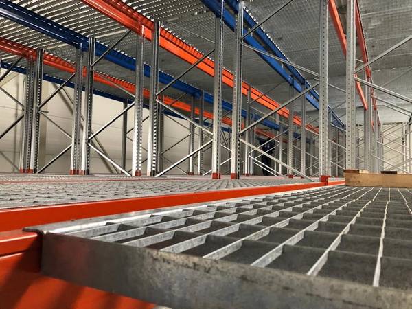 Storage and Logistics – Easy Cleaning of shelf gratings