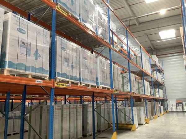 Storage and Logistics – The grating for robust storage racks: