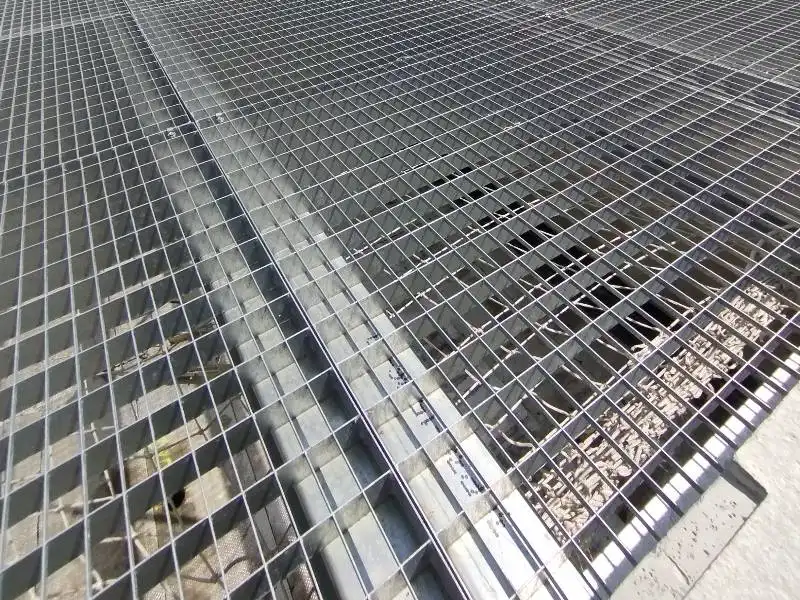 Press-locked gratings Fluchtwege roofing