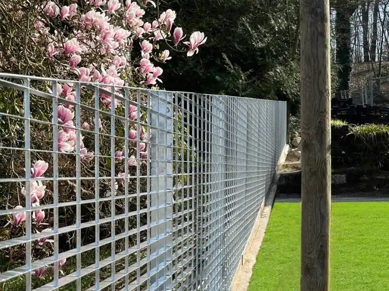 Grating fencing as wildlife protection